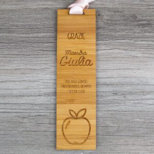 Il Signor Bianconiglio |  Idee Regalo Segnalibro personalizzato in legno con mela per maestra
