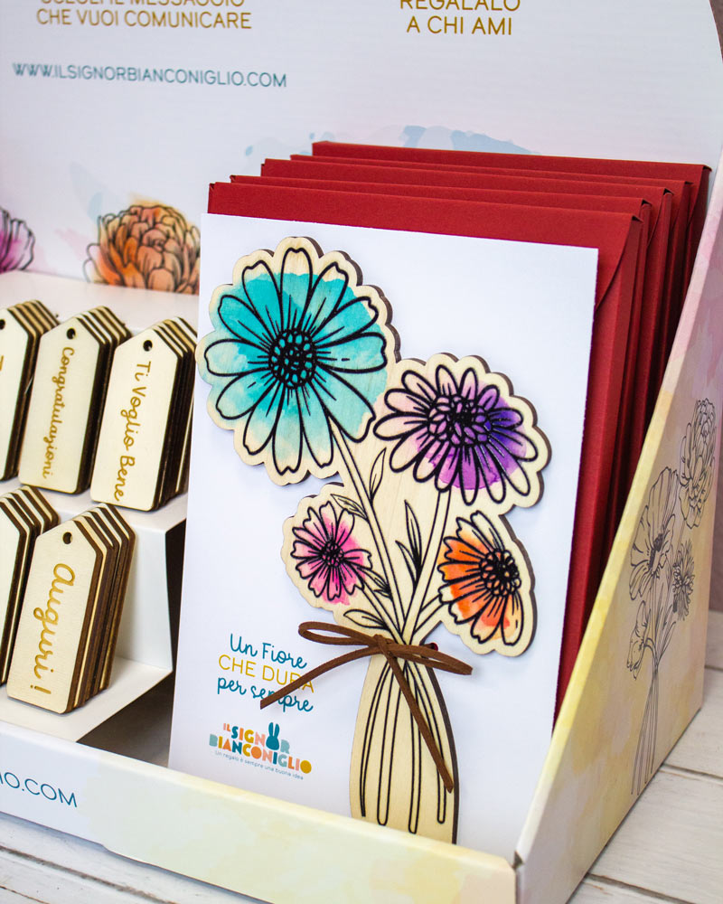 Fiori di legno Margherita con basetta e targhetta con messaggio a scelta -  Idea regalo San Valentino